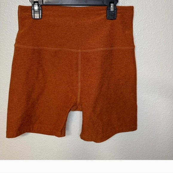 Beyond Yoga Women's Orange Bike Shorts - Picture 2 of 2